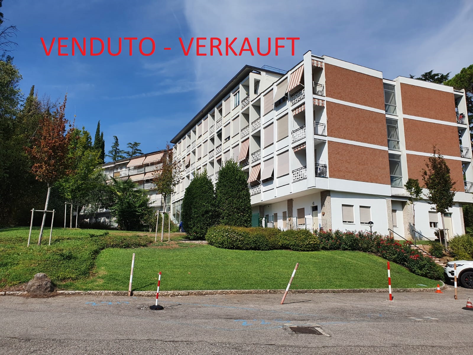 MONOLOCALE CON VISTA LAGO