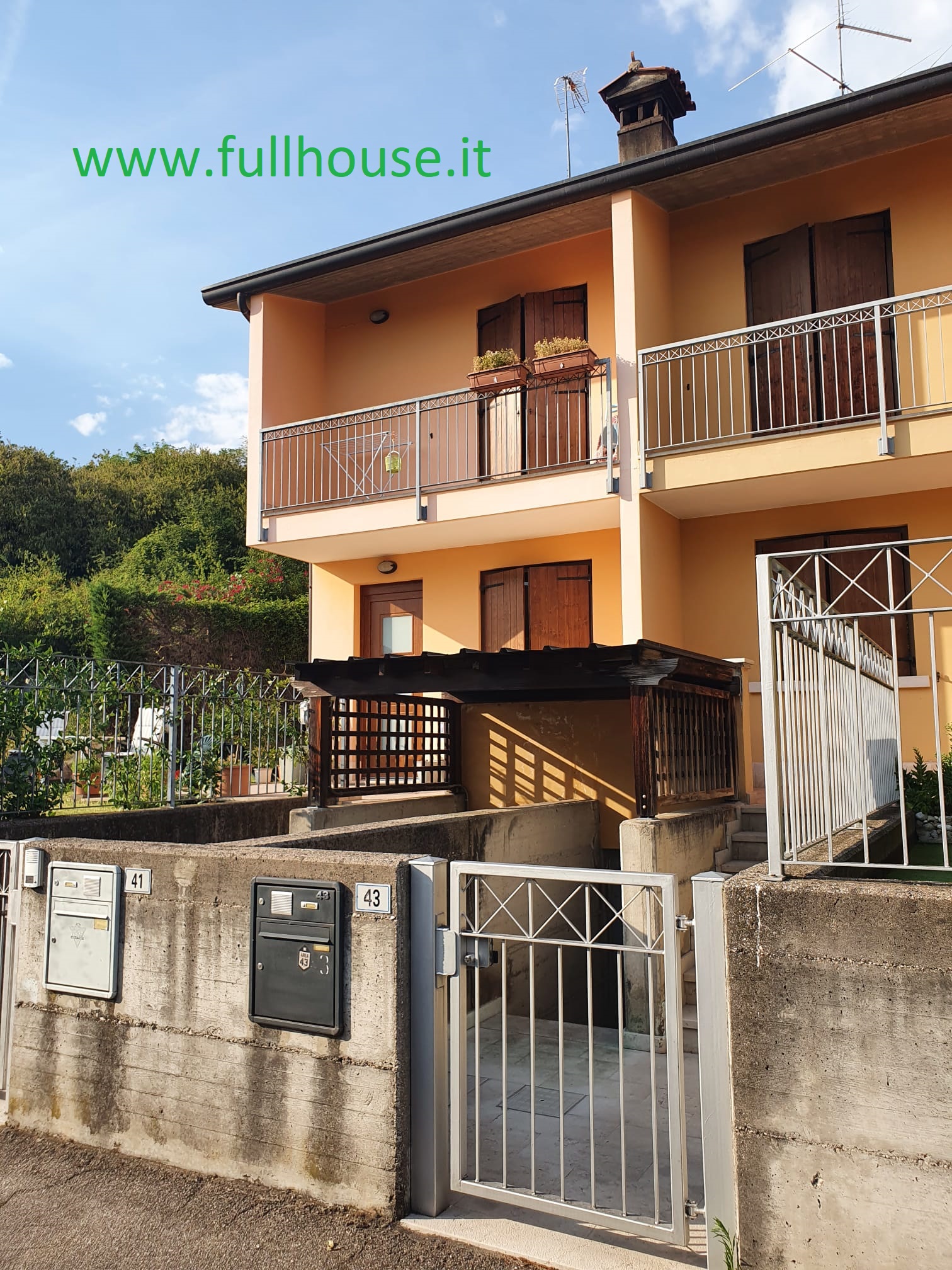 Villetta a schiera d'angolo